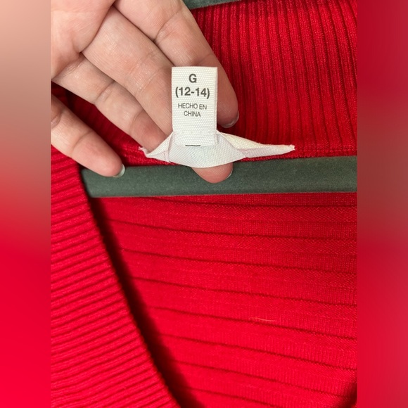 Red Women’s Sweater size Large - Picture 8 of 10